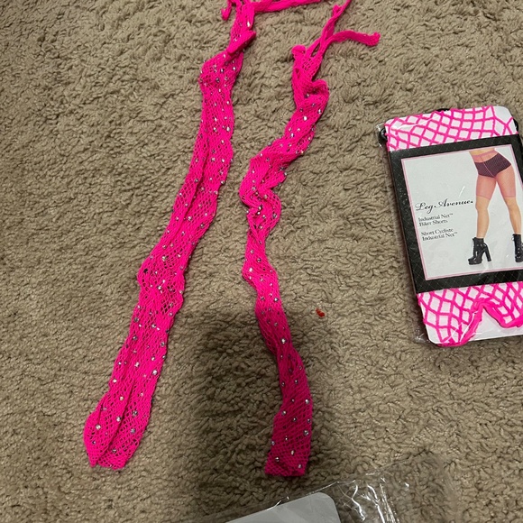 Fishnet set! Gloves and Shorts - Picture 3 of 3